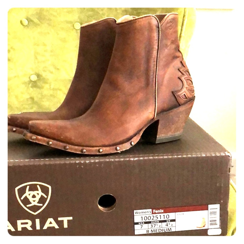 Ariat Fenix Bootie 7B Distressed Brown, 2” heels